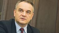 W poniedziałek w Brukseli Pawlak rozmawiał z komisarzem Oettingerem o umowie gazowej między Polską a Rosją. Fot. DGP
