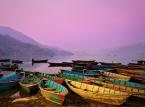 1. miejsce: Pokhara– drugie co do wielkości miasto w Nepalu, a zarazem jest to centrum turystyczne kraju. Stanowi idealne miejsce wypadowe do większości atrakcji turystycznych. A na dodatek jest to najtańsze miasto w Azji. Planując swoją podróż do Pokhary można zamknąć dzienny budżet w kwocie 14,39 USD.