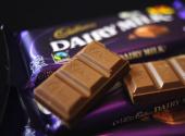 Zakłady w Somerdale zatrudniają ok. 400 pracowników. Produkują m.in. minijajka czekoladowe, czekoladę Dairy Milk, toffi i batoniki.