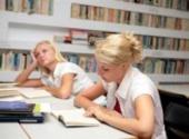 Uczniowie biorą korepetycje najczęściej z angielskiego i matematyki.