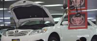 Samochód Toyoty w serwisie