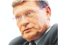 Balcerowicz: dla dobra Polski prezydent musi zdjąć nogę z hamulca