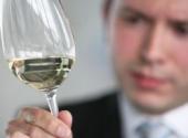 Zdarzały się też sprzeczne informacje o produkcie, np. importer deklarował wino czerwone, a producent - białe.