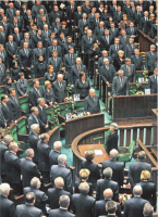 Parlamentarzyści oddali hołd zmarłym kolegom Fot. Leszek Szymański/PAP