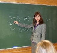 Nauczyciel, który nie zgodzi się na obniżenie wymiaru czasu pracy, może zostać zwolniony.