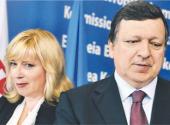 Premier Iveta Radicova przekonuje szefa KE Jose Manuela Barroso, że Słowacja jest za biedna, by pomagać Grecji Fot. AFP/East News