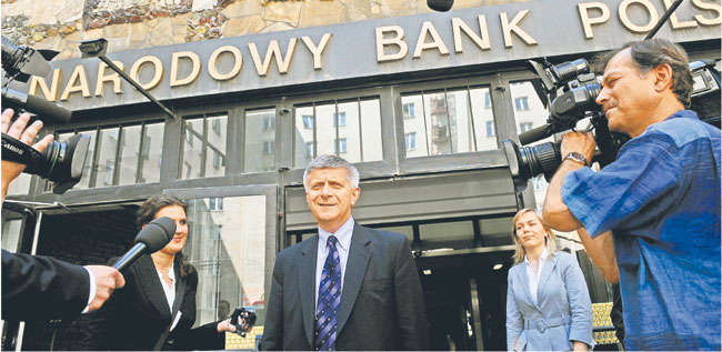 Współpracownicy prezesa Marka Belki nieoficjalnie mówią, że czyszczą bank centralny z ludzi powiązanych z PiS Fot. Adam Chełstowski/Forum