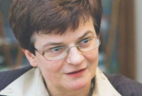 Odnosząc się do zarzutów opozycji, wiceminister edukacji Krystyna Szumilas powiedziała m.in., że młodzi nauczyciele nie stracą motywacji do awansu, bo dysproporcja między zarobkami najmłodszych i najbardziej doświadczonych pedagogów pozostanie duża.