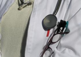 Łódzka prokuratura odwołała się od wyroku dla b. pracowników łódzkiego pogotowia, oskarżonych o przyjmowanie pieniędzy od zakładów pogrzebowych za informacje o zgonach pacjentów.