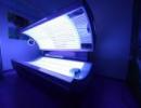 Hasło na witrynie solarium „Nowe lampy!!!” – to reklama
