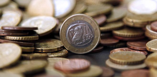 Grecka moneta o nominale 1 euro. Moneta przedstawia motyw sowy.