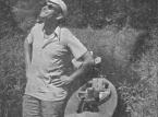 Karol Wojtyła na spływie kajakowym. źródło public domain.