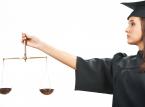W Polsce sędzia zarabia o wiele mniej niż jego koledzy z Europy Zachodniej