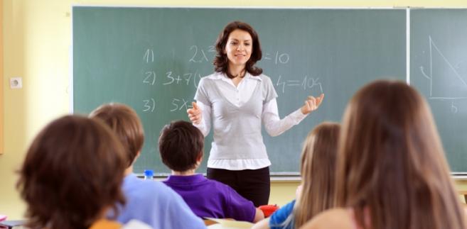 Nauczyciel prowadzący lekcję fot. shutterstock.com