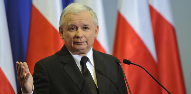 Lider PiS podkreślił, że jego partia stanowczo nie zgadza się na zapowiadane w niedawnym expose premiera podwyższenie wieku emerytalnego.