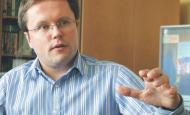 Łukasz Wejchert, absolwent dublińskiego Portobello Business College. Od 2004 roku prezes zarządu Grupy Onet.pl