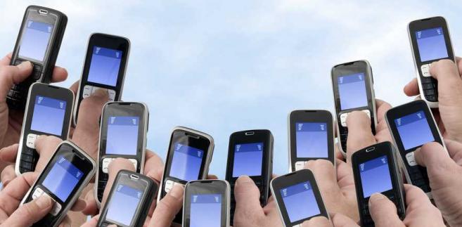 SMS-y, telefony Fot. Shutterstock
