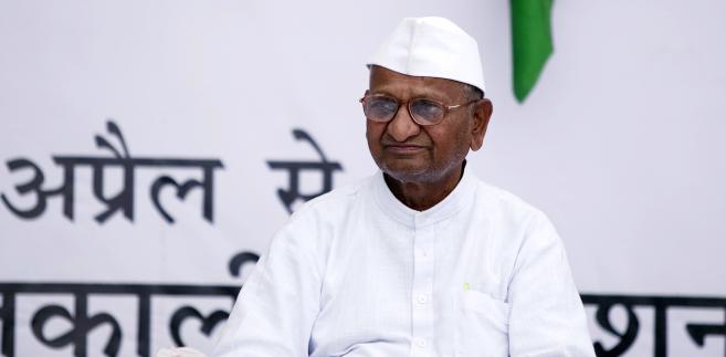 10. Indyjski działacz społeczny - Anna Hazare, aby zmusić władze do zaostrzenia ustawy antykorupcyjnej, kilkakrotnie podejmował strajki głodowe. Jego protest poparły dziesiątki tysięcy ludzi.