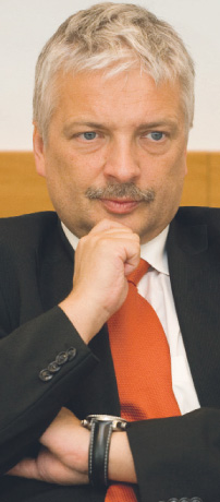 "Na godne emerytury musimy odkładać poza <strong>ZUS</strong> i <strong>OFE</strong>"