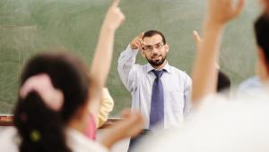 Praca w szkole stowarzyszeniowej nie dla nauczyciela, który wziął odprawę