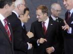 Premier Donald Tusk rozmawia z prezydentem Francji Nicolas Sarkozym.