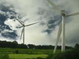 Inwestycje w energetykę wiatrową w Polsce lokalizowane są głównie w: pasie wybrzeża Bałtyku, sięgającym kilkadziesiąt kilometrów w głąb kraju, centralnej Polsce i Karpatach.