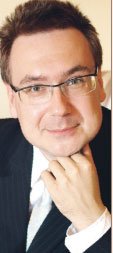 Jakie są konsekwencje umieszczenia nazwiska komandytariusza w nazwie