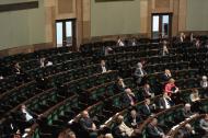 Sondaże z ostatnich miesięcy: spadek przewagi PO nad PiS