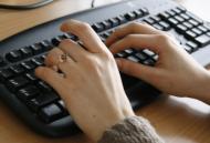 Pracodawca dopiero po dokonaniu zmiany struktury organizacyjnej firmy polegającej np. na likwidacji stanowiska może wypowiedzieć umowę o pracę.