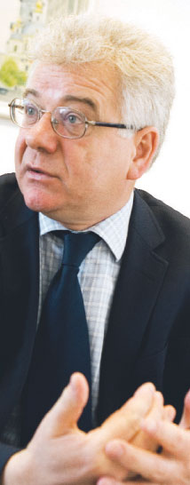 "180 tys. zł kosztuje wykształcenie urzędnika"