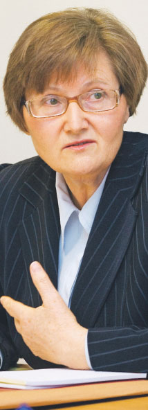 Józefina Hrynkiewicz, profesor nauk humanistycznych, absolwentka Wydziału Psychologii i Pedagogiki Uniwersytetu Warszawskiego. Była m.in. dyrektorem Krajowej Szkoły Administracji Publicznej i członkiem Rady Służby Publicznej. Obecnie pracuje m.in. w Instytucie Stosowanych Nauk Społecznych UW Fot. Wojciech Górski