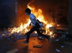 Całą noc trwały starcia między studentami a policją oblegającą kampus politechniki w Hongkongu