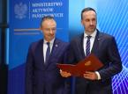 Dwaj wiceministrowie Janusz Kowalski i Tomasz Szczegielniak nie mają koronawirusa