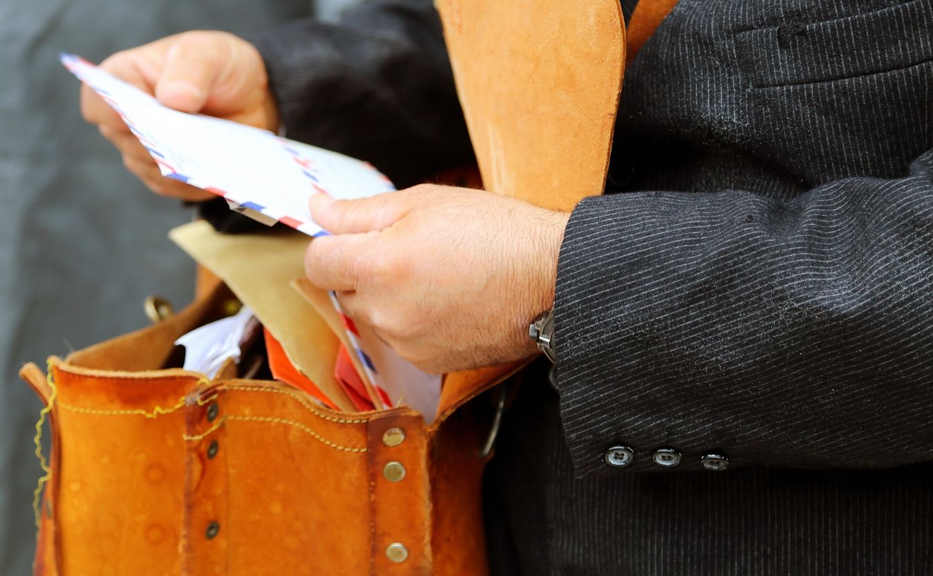 Listonosz już nie zapuka i nie zostawi awizo? Od stycznia rewolucja w kontakcie z urzędami i doręczeniach listów!