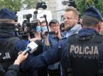 Paweł Tanajno usłyszał dwa zarzuty naruszenia nietykalności policjantów