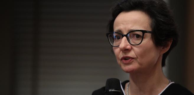 Agnieszka Graff - amerykanistka, publicystka i tłumaczka związana z ruchem feministycznym. Pracuje w Ośrodku Studiów Amerykańskich UW. Autorka m.in. książek „Matka. Feministka”, „Magma i inne próby zrozumienia, o co tu chodzi” i „Świat bez kobiet. Płeć w polskim życiu publicznym”